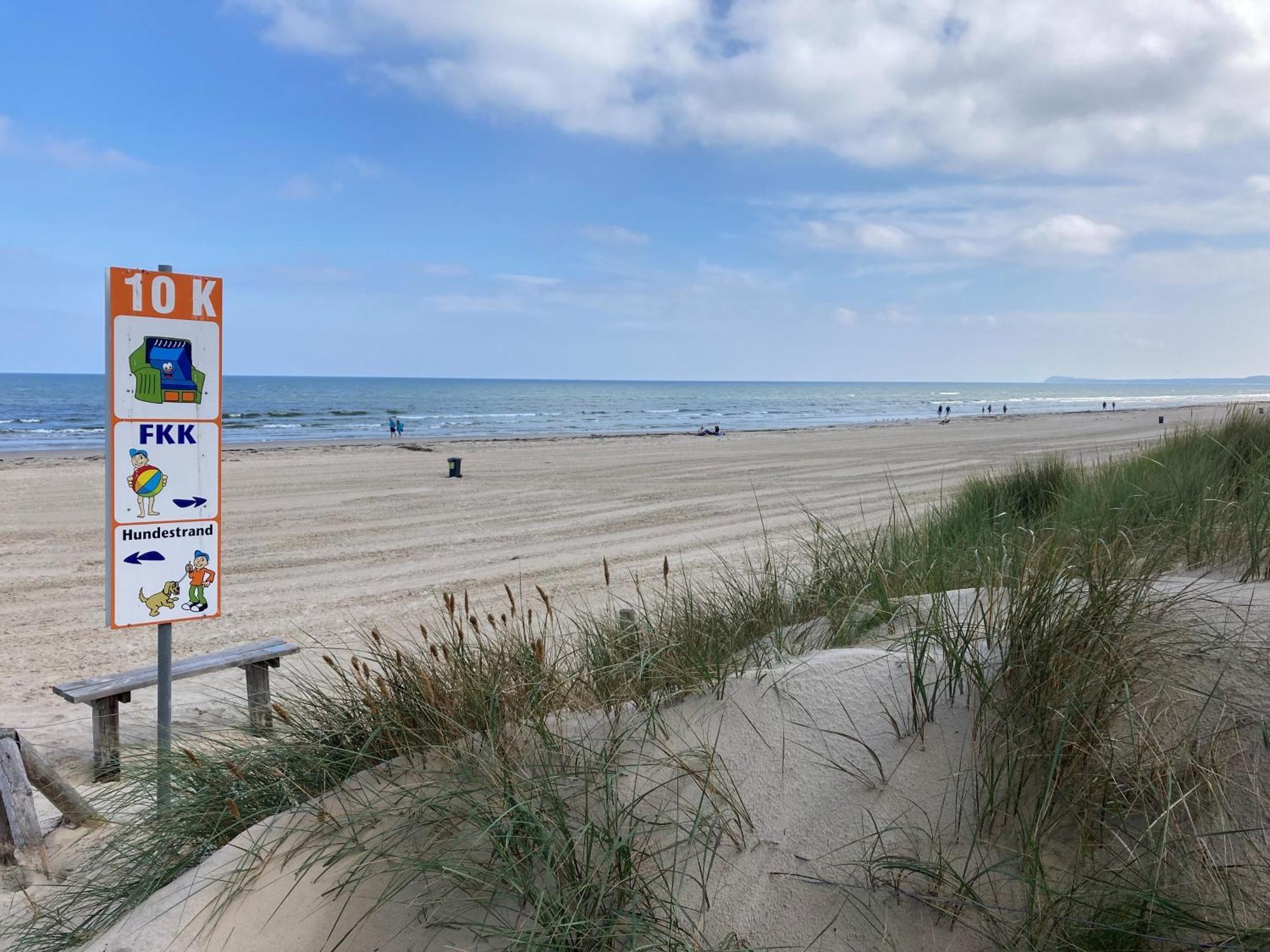 Reet Am Strand Mit Hund Karlshagen Eksteriør billede